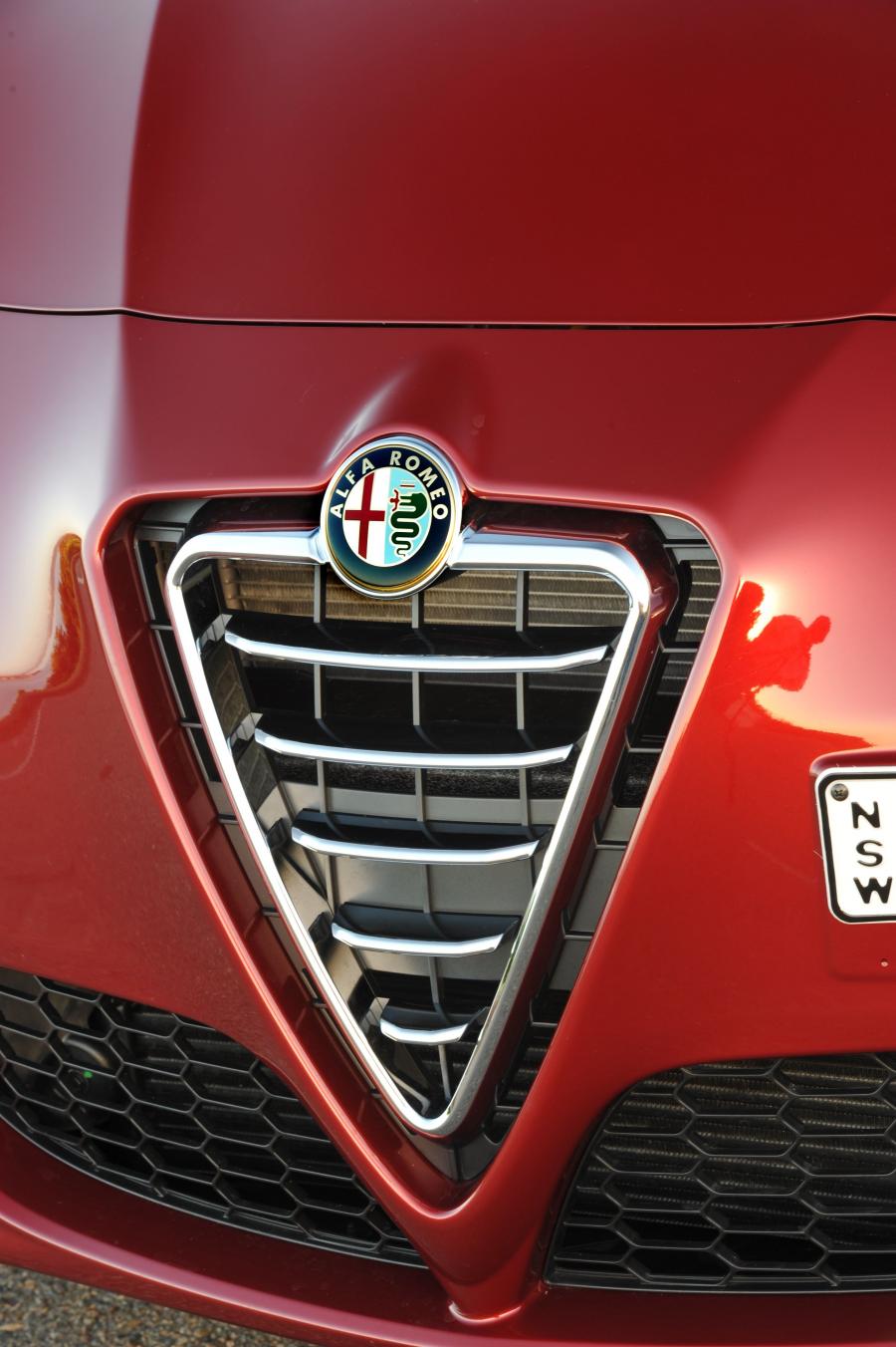 Детали экстерьера Alfa Romeo Giulietta Quadrifoglio Verde (940) 2011 года  (AU) (фото 24 из 28)